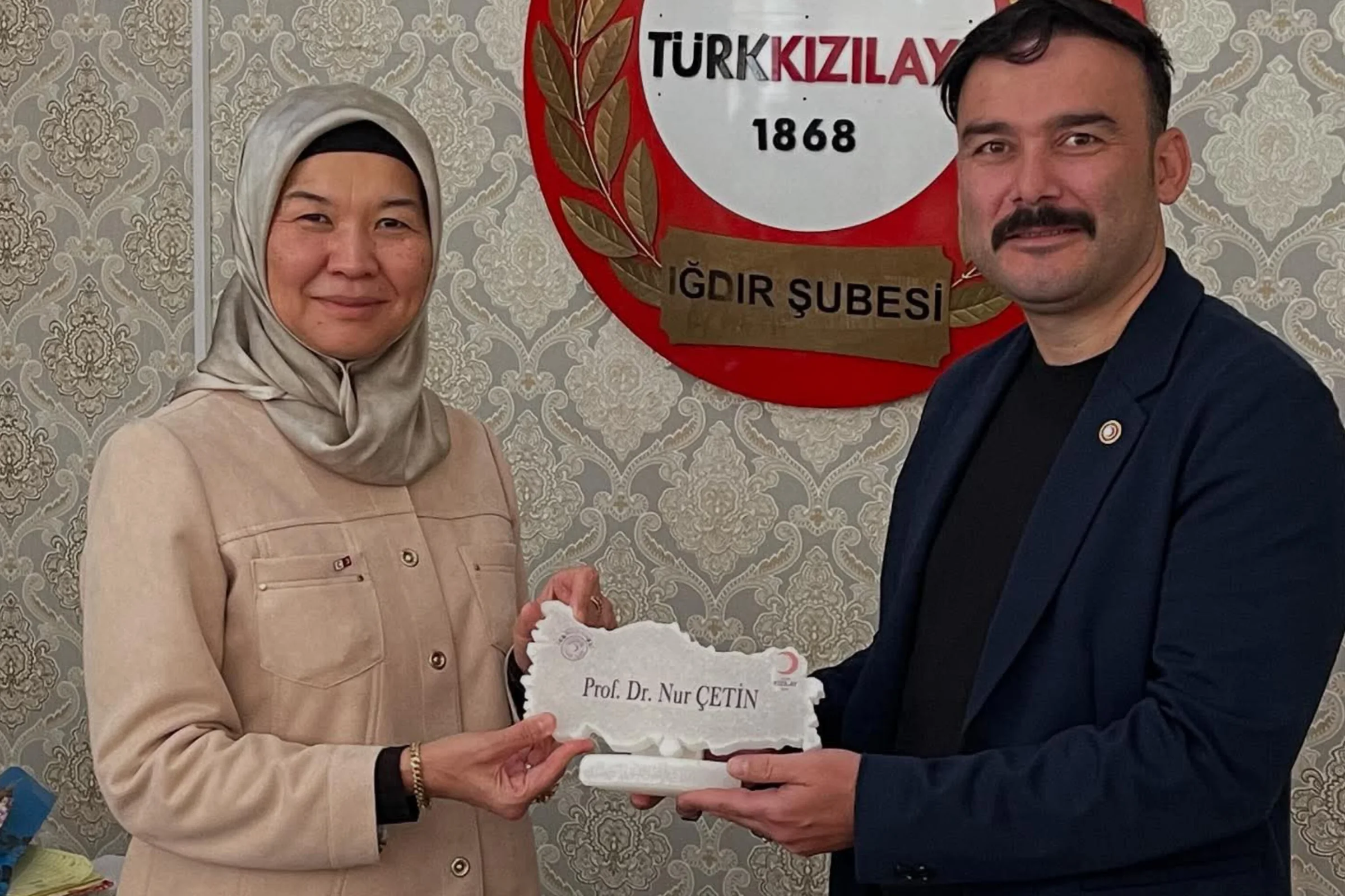 Kızılay Iğdır Şubesi’ne Anlamlı Ziyaret: Prof. Dr. Nur Çetin’den Destek ve Moral