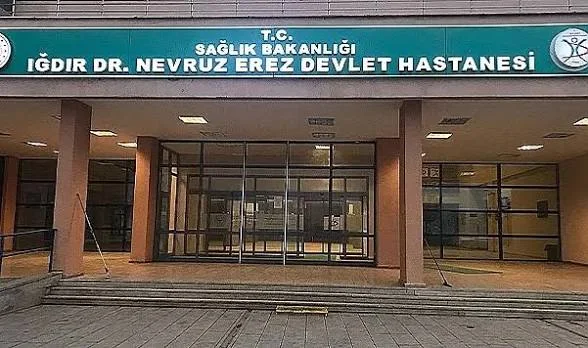 IĞDIR’DA YARA BAKIMINDA KRİTİK SORULAR: “ÜÇ GAZLI BEZ, ÜÇ SARGI VE BİR MERHEM YETERLİ Mİ?” kapak görseli