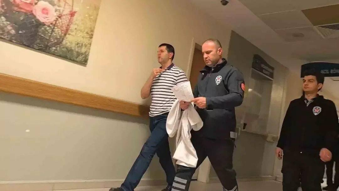 Bursa'da İki Doktor Otoparkta Kavga Etti: Bir Doktorun Burnu Kırıldı, Diğeri Tahliye Edildi