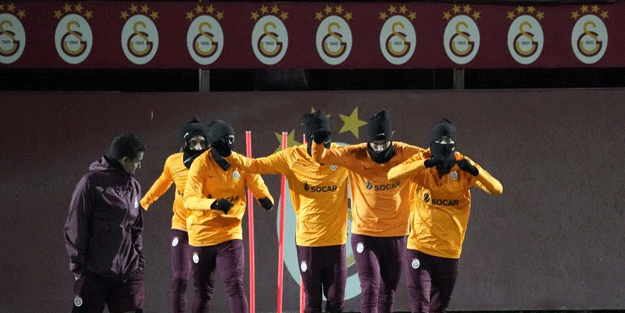 Galatasaray, Manchester United Maçına Hazır: Yağmurlu Antrenman ve Son Durum