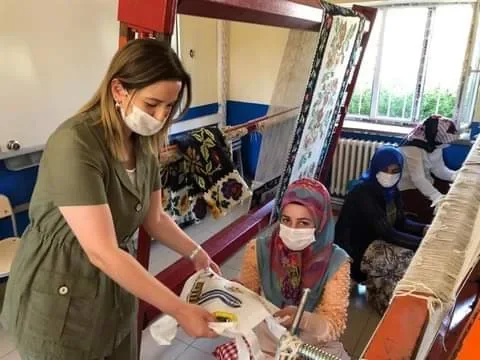 Hatice Sarıibrahim “Halı Kursu” Kursiyerlerini Ziyaret Etti