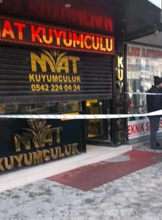 HIRSIZLAR AÇTIKLARI TÜNELLE KUYUMCU SOYDU