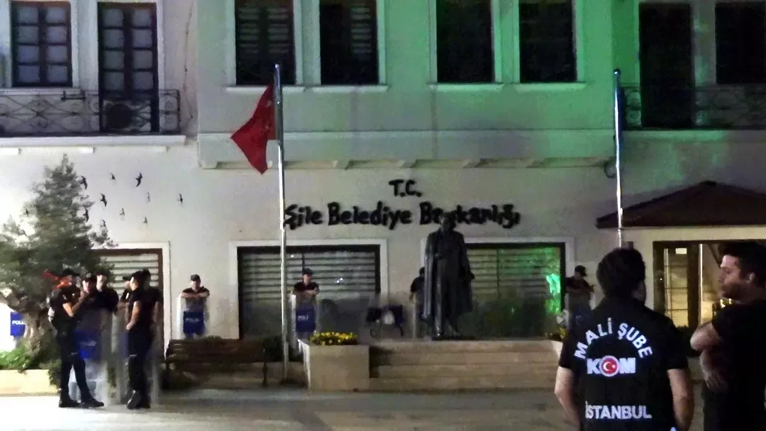 Son Dakika: Şile Belediyesi'ne Sabah Operasyonu! Belediye Başkanı Özgür Kabadayı Gözaltına Alındı