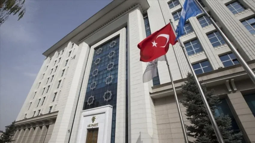 AK Parti İstanbul'da 22 ilçe başkanını görevden aldı