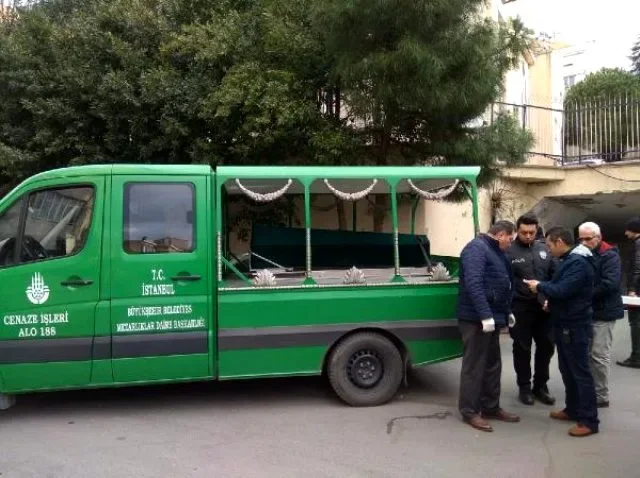 Araçta kız arkadaşını öldürdü. Köprüden atladı