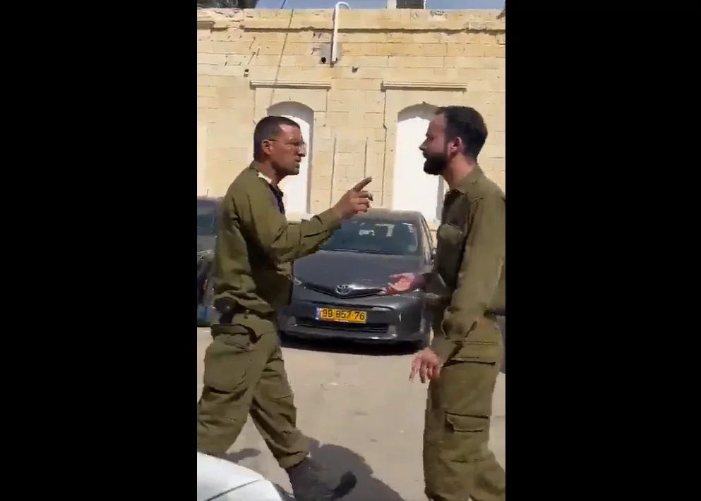 İsrail Başbakanı Netanyahu'ya Karşı Yapılan Askeri Üs Ziyareti Sırasında Protesto