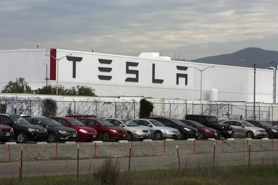 Elon Musk, Tesla robotaksinin 2024'te seri üretileceğini ve bir otobüs biletinden daha ucuza mal olacağını söyledi