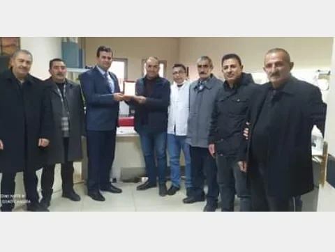 Muhtarlar Iğdır Ağız Diş Sağlığı Merkezi Müdürü Orhan Çelik'i ziyaret etti