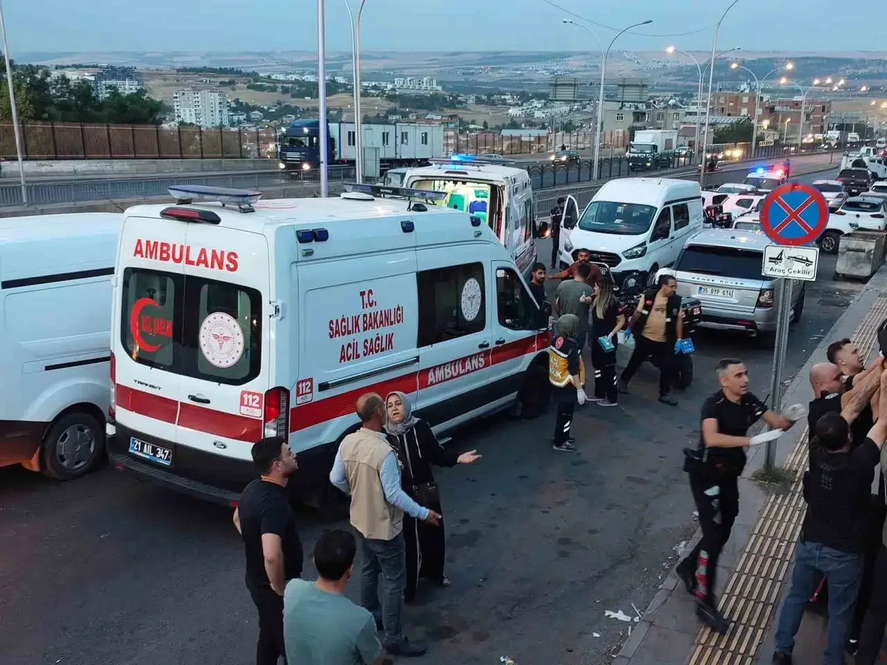 Diyarbakır Yenişehir'deki 3 Kişinin Öldüğü Silahlı Kavgada Flaş Gelişme: Çok Sayıda Gözaltı! kapak görseli