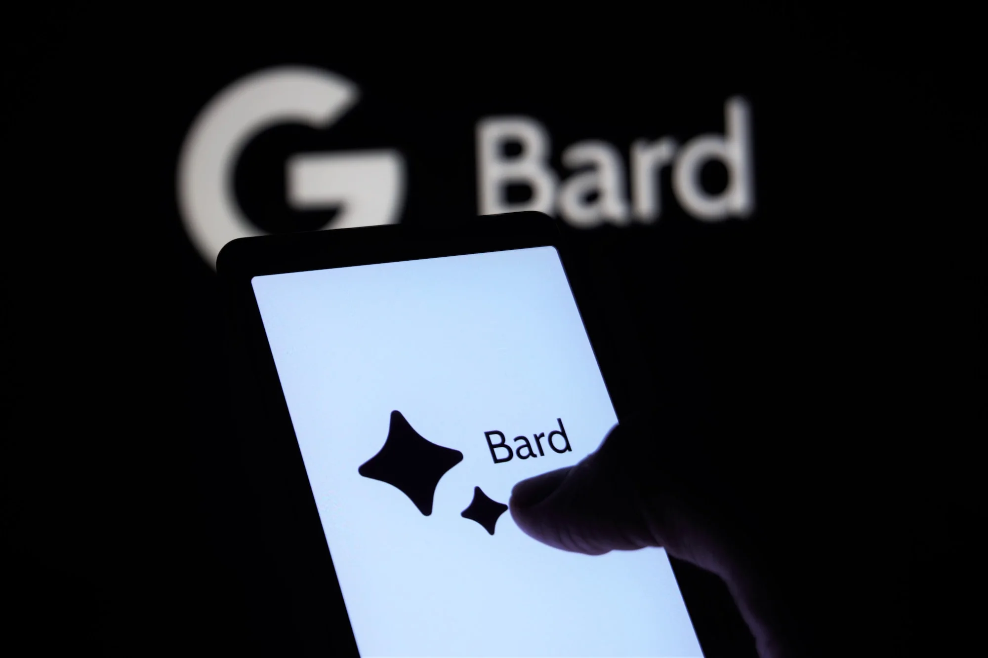Google Bard: Yenilikçi Sohbet Botu Gelişmeleriyle Sınırları Aşıyor