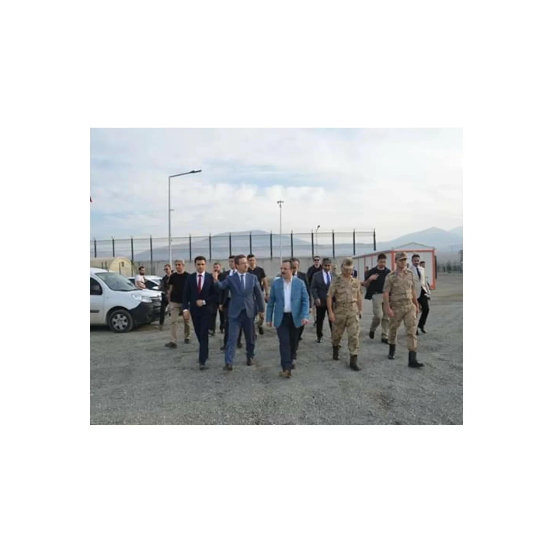 İçişleri Bakan Yardımcısı Sn. İsmail Çataklı, beraberindeki heyet ile birlikte Düzensiz Göçle Mücadele toplantısı için ilimize geldi