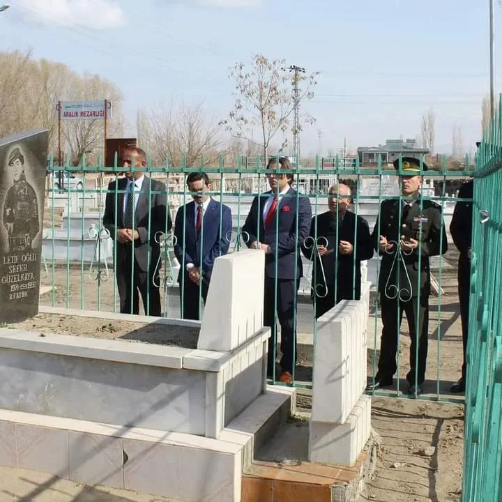 Aralık Belediye Başkan Güzelkaya, şehit kabirlerini ziyaret