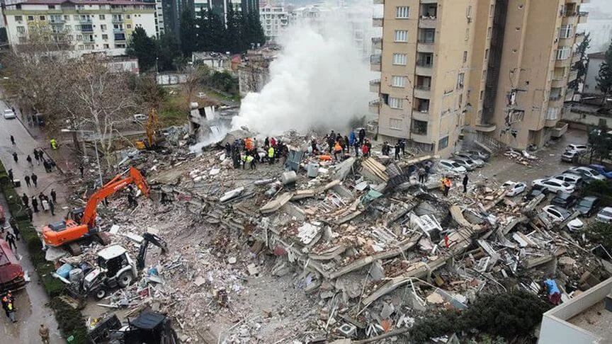 Kahramanmaraş Depremi Sonrası Enkaz Altından Umut Veren Hayatlar Çıkıyor