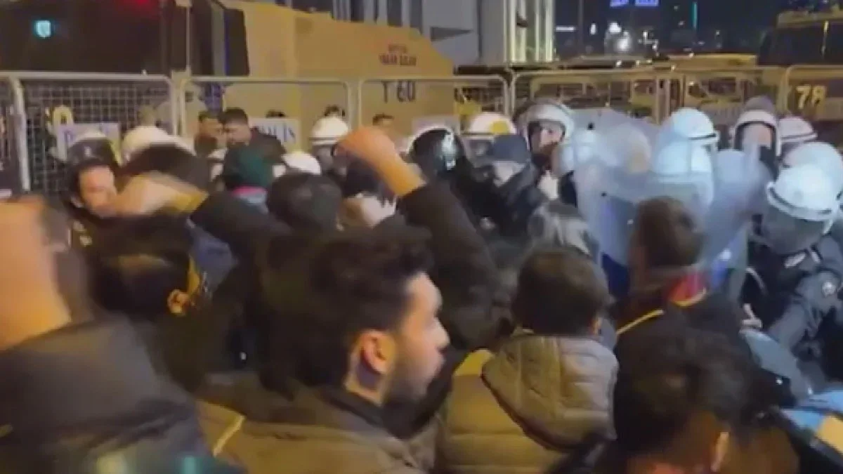Çağlayan Adliyesi Önünde Gergin Anlar: İmamoğlu ve 91 Şüphelinin Sevki Sonrası Avukatlara Polis Müdahalesi