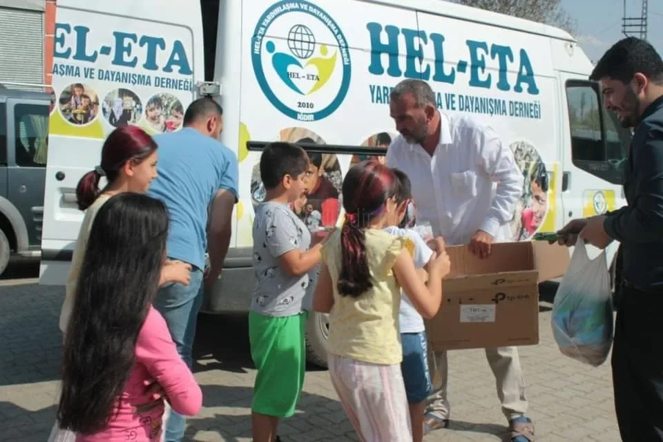 Hel Eta Yardım Gönüllüleri, Bayraktutan köyünde Yemek verdi