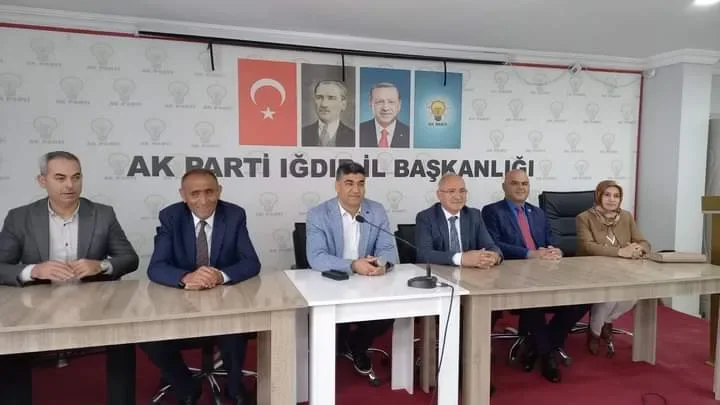 (IĞDIR) AK PARTİDE COŞKULU BAYRAMLAŞMA