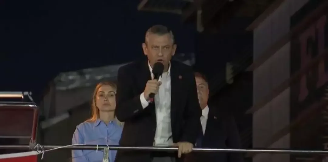 Siyasette Canlı Yayın ve Erken Seçim Tansiyonu: Özel'den Erdoğan'a "Hodri Meydan" Çağrısı