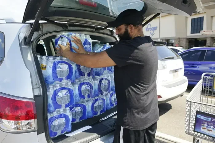 Jackson, Mississippi'de 150.000'den Fazla İnsan Bir Kez Daha Güvenilir Temiz Su Olmadan Hayatta Kalmaya Çalışıyor