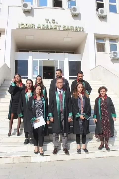 Adliye binası önünde basın açıklaması gerçekleştirdi