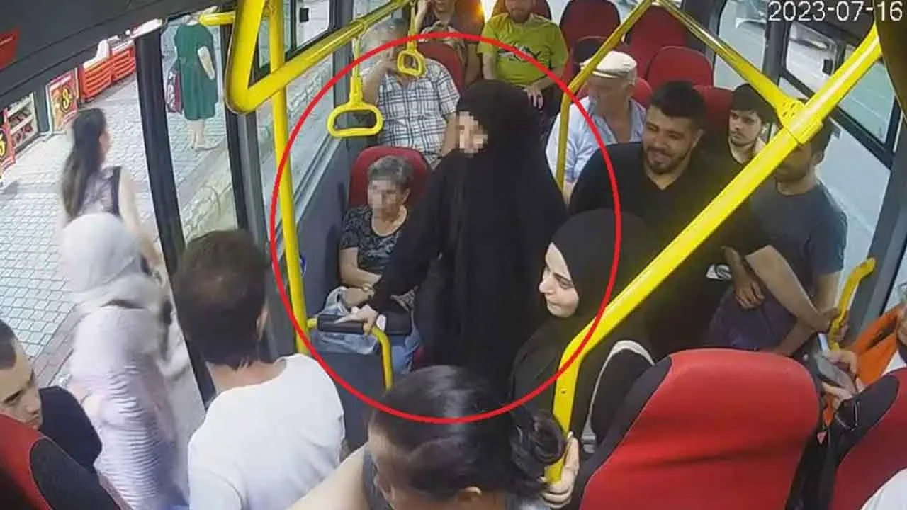 Bursa'da Tesettürlü Genç Kıza Hakaret Eden Kadına Yolculardan Tepki!