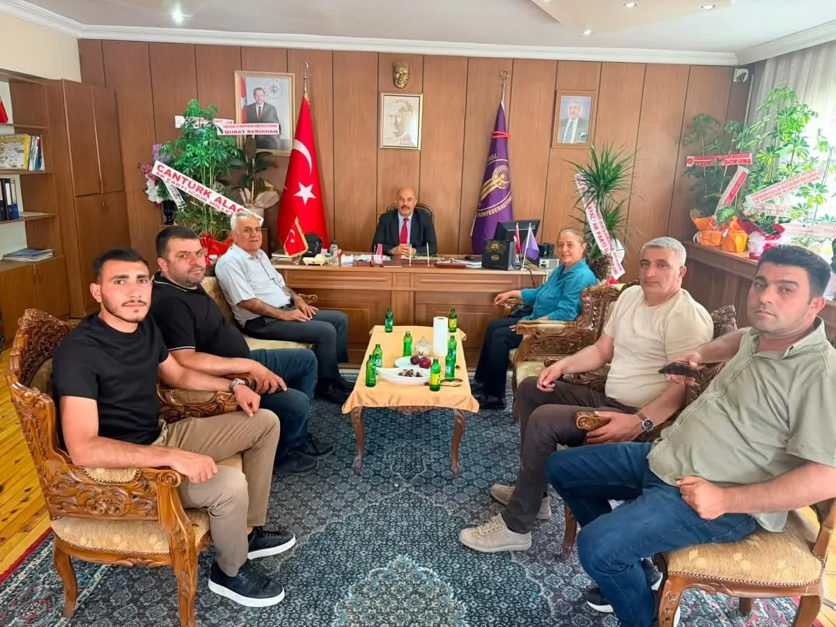 Iğdır Esnaf ve Sanatkarlar Odaları Birlik Başkanlığı’na Seçilen Mustafa Arslan’a Tebrik Ziyaretleri Sürüyor