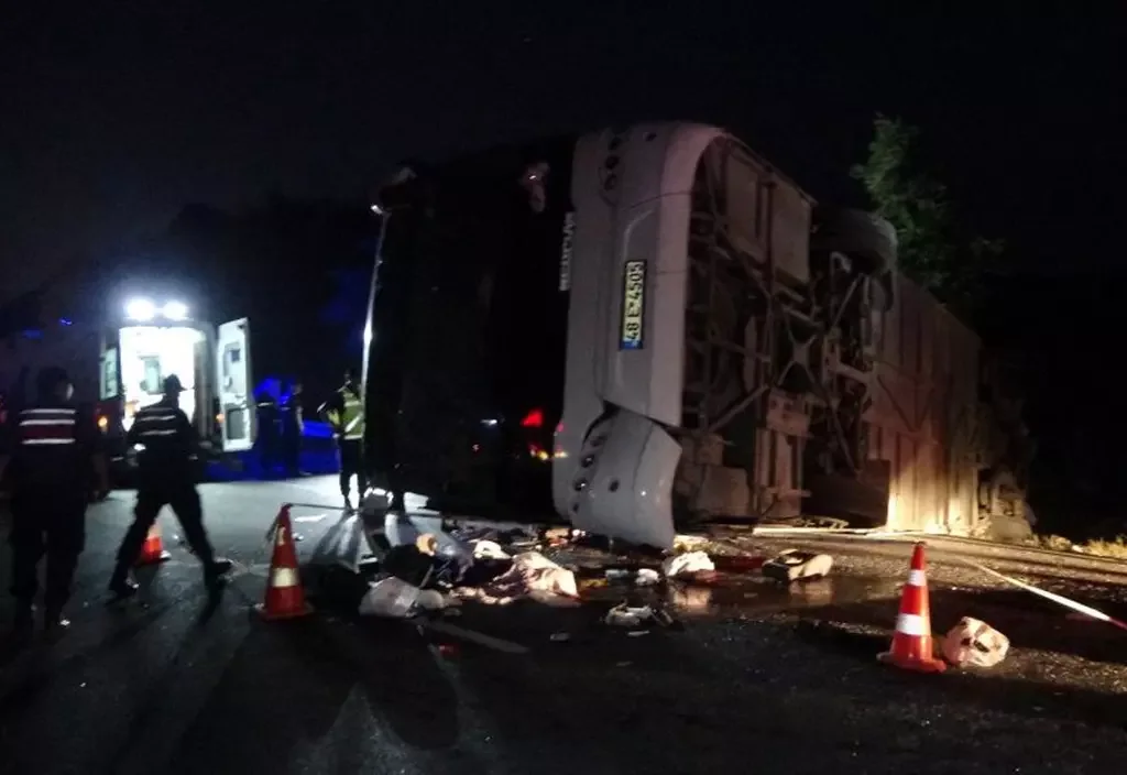 Denizli Honaz'da TIR ve Yolcu Otobüsü Kaza Haberi: Çok Sayıda Ölü ve Yaralı Var