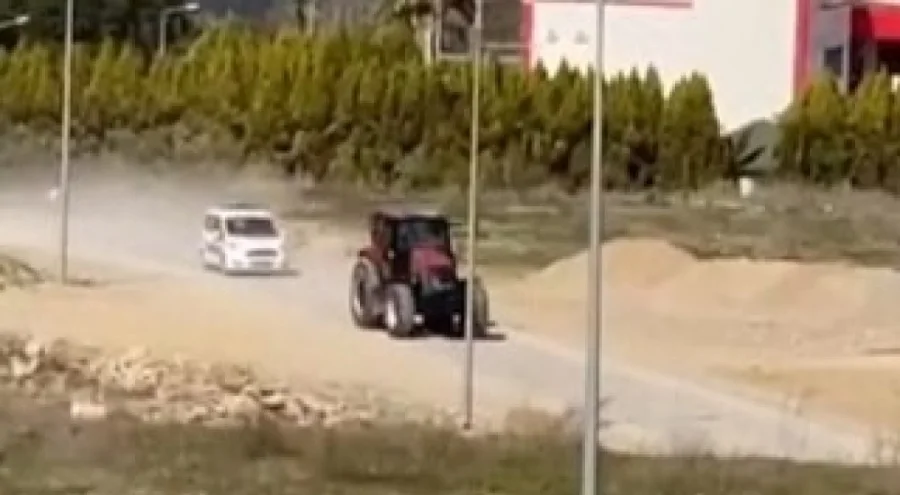 Ehliyetsiz ve Alkollü Sürücü, Traktörüyle Polisten Kaçtı: 10 Kilometrelik Kovalamaca Kamerada