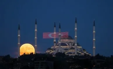 cami'lerde sela okundu