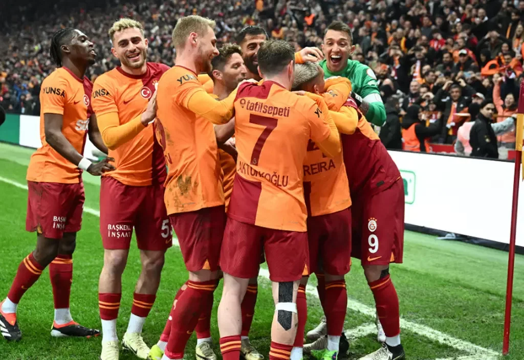 Galatasaray, Çaykur Rizespor’u 6-2 Mağlup Etti: Süper Lig’in 29. Haftasında İlklerin Gecesi