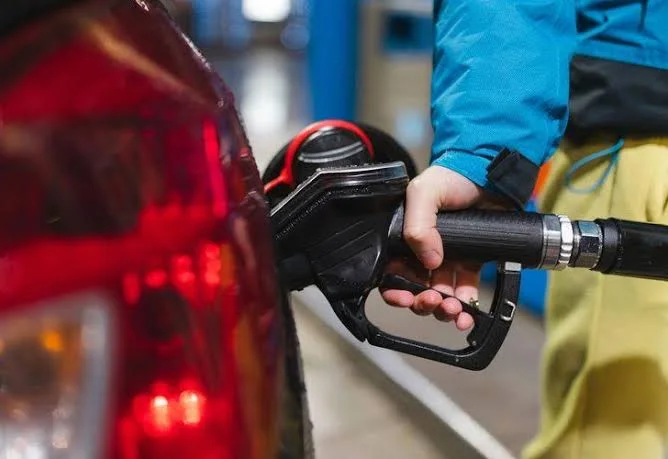 Petrol Fiyatlarındaki Dalgalanmalar ve Türkiye'deki Benzin Fiyatları