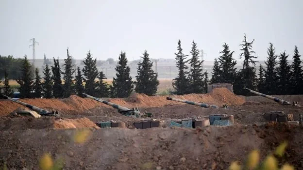 Türkiye, Suriye sınırını geçmesi için askerlerini artırıyor