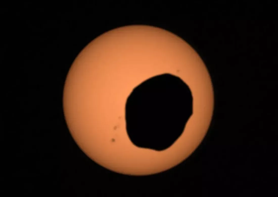 NASA'nın Azim gezicisi Mars'tan güneş tutulması videosunu çekiyor