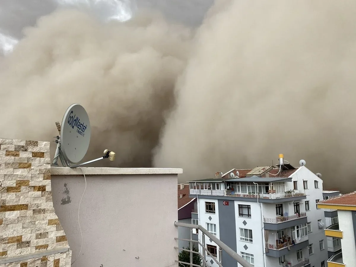 Kum fırtınası! Ankara Polatlı ilçesi karanlığa büründü