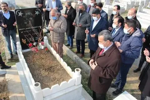 Başkan Ayaz ve yönetim üyeleriyle Asri Mezarlığında kabir ziyaretinde bulundu