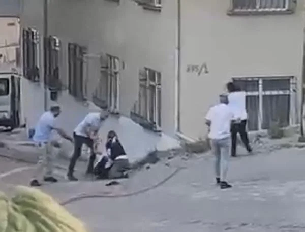 İstanbul Esenyurt'ta Sokakta Silahlı Kavga: Müdahale Eden Kişi Hayatını Kaybetti