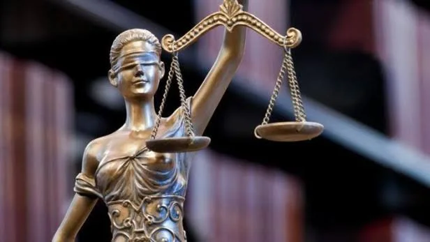 Adaletsizlik: Çocuklara Hırsız Denirken, Yetişkine Neden Beyefendi?