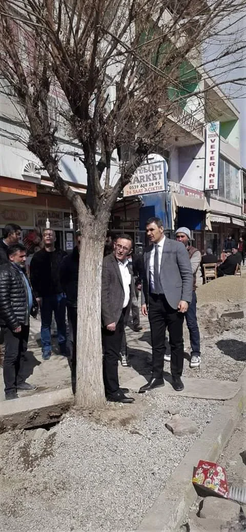 Fatih Caddesin de (Halfeli Caddesi) Bozulan Kaldırımlar Yenileniyor