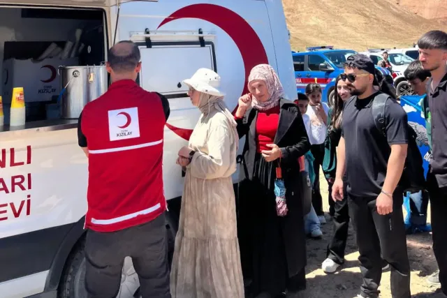Türk Kızılay Gönüllülerinden Tuzluca’da Anlamlı Destek