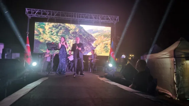 Iğdır'da "Anayasa ve Egemenlik Yılı" Coşkusu Konser ve Defileyle Kutlandı