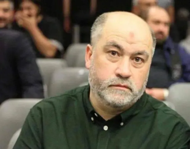 Ali Kılıç muhtaç ailelere yardım ediyor