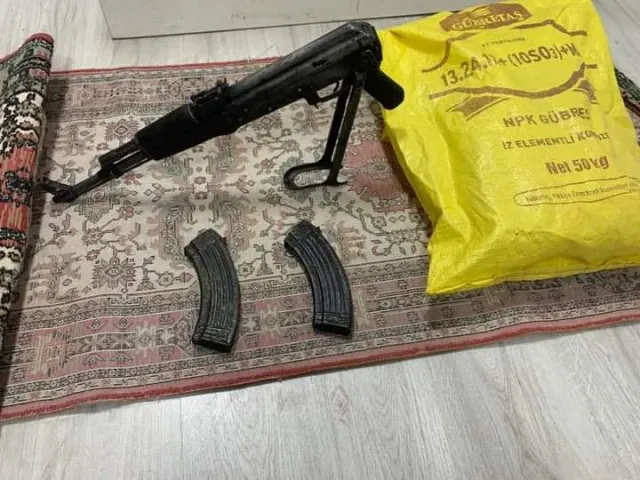 Ticari taksiden Kalaşnikof ele geçirildi