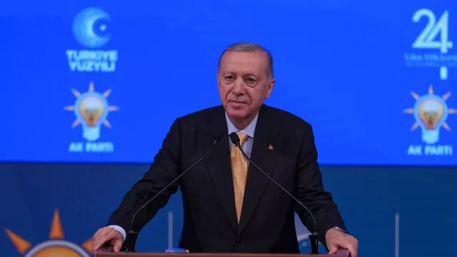AK Parti'nin 24. Kuruluş Yıl Dönümüne Sürpriz Katılım: Aydın Büyükşehir Belediye Başkanı Özlem Çerçioğlu AK Parti'ye Geçti