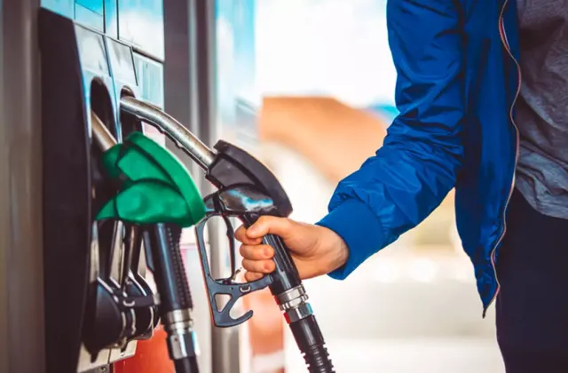 Akaryakıt Fiyatları Güncellendi: Benzin Pompaya Yansıdı, Motorin ve LPG İçin Zam Alarmı! (25 Mart 2025)