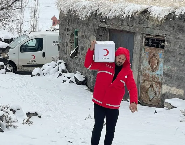 Kızılay, yaşlı, kimsesiz bireylere ve ihtiyaç sahibi ailelere umut olmaya devam ediyor