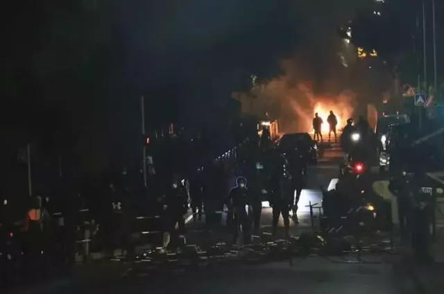 Fransa'da Polis Şiddeti Protestoları Ülkeyi Sarsıyor, Göstericiler Olayları Körüklüyor