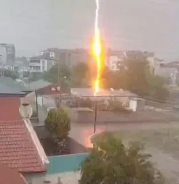 Iğdır'da Yıldırım Düştü