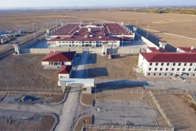 'Cezaevi Müdürü Tutukluları Tehdit'