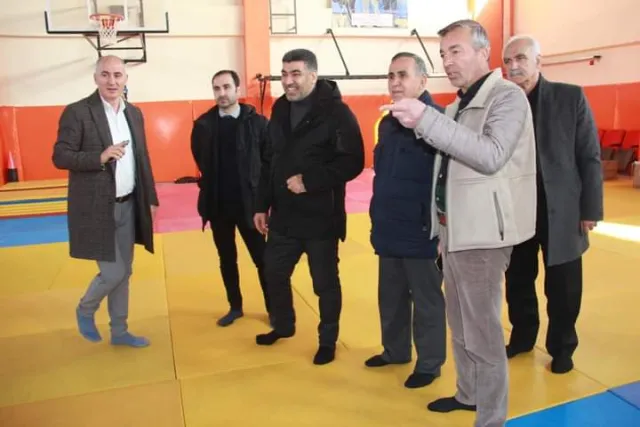 Ak Parit Iğdır İl Başkanı Ali Kemal Ayaz, Iğdır'a yapılan spor yatırımlarını basına tanıtı