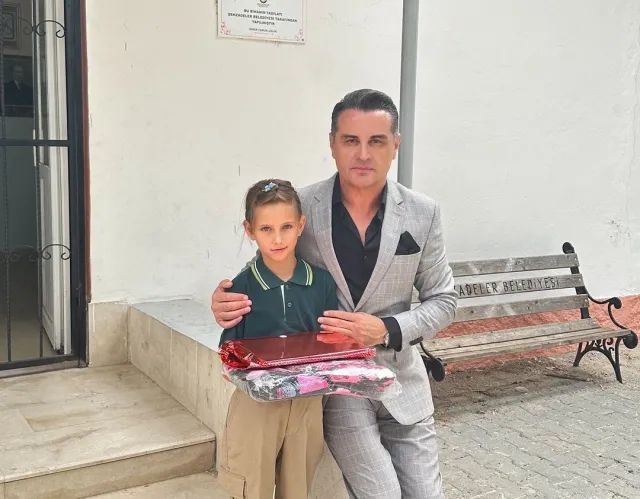 Manisa Vali Yardımcısı Mevlüt Özmen, Yeniharmandalı Köyü'nde Çocuklarla Buluştu: Yardımseverlik ve Samimiyet Dolu Bir Gün