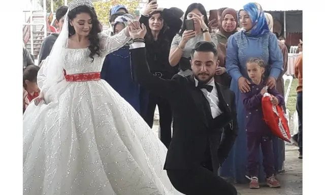 Yusufoğlu ve Kaman ailelerinin nikah törenindeki mutluluğu